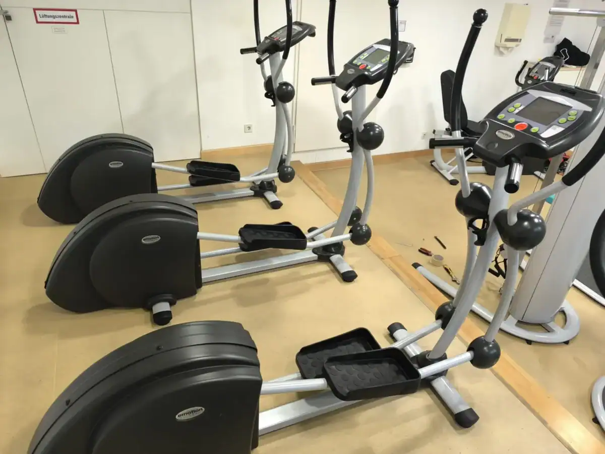 Crosstrainer und Ergometer im Fitnessstudio – DGUV-Prüfung und Wartung